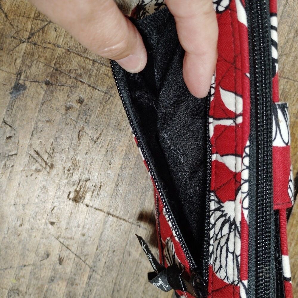 Vera Bradley Turn Lock Zip Around Wallet Retired Deco Daisy Floral Red Quilted - Picture 4 of 8